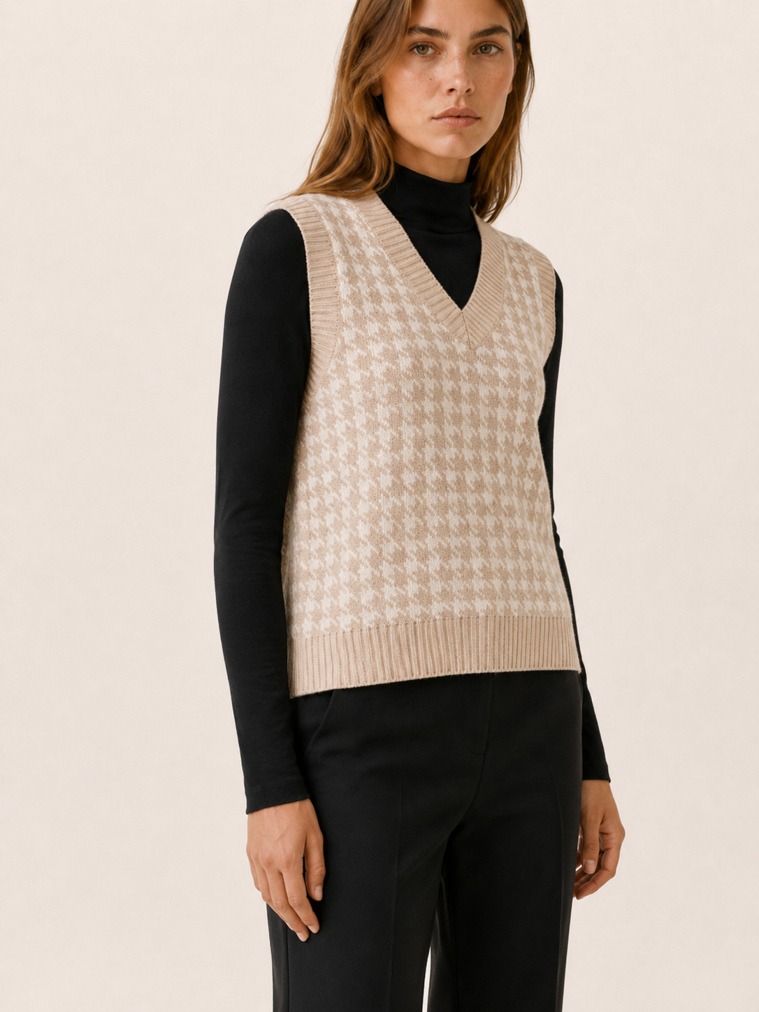 Evadne | Jumper Vest with Houndstooth Pattern and V-Neck