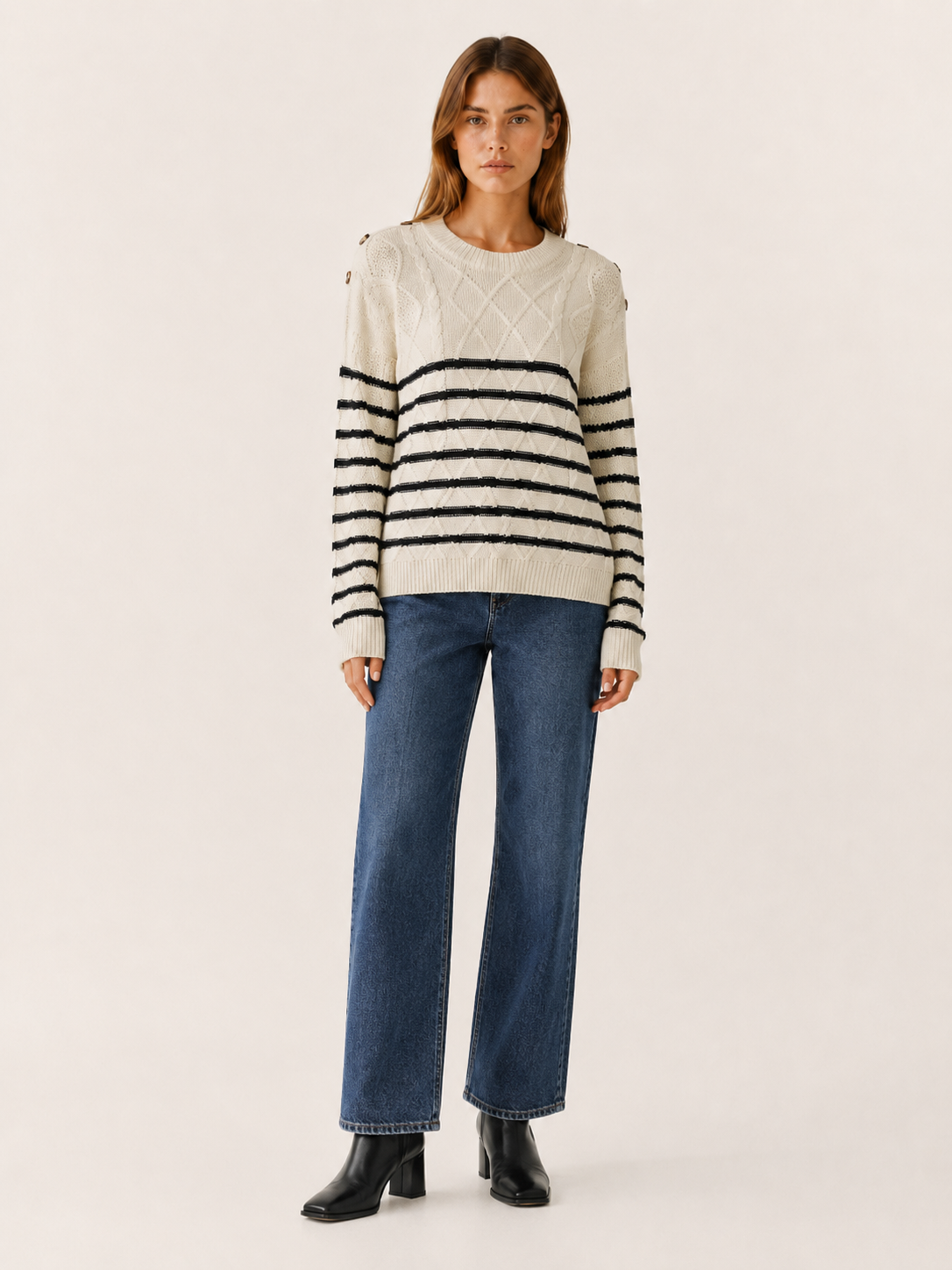 Hedrina | Round Neck Sweater with Striped Design