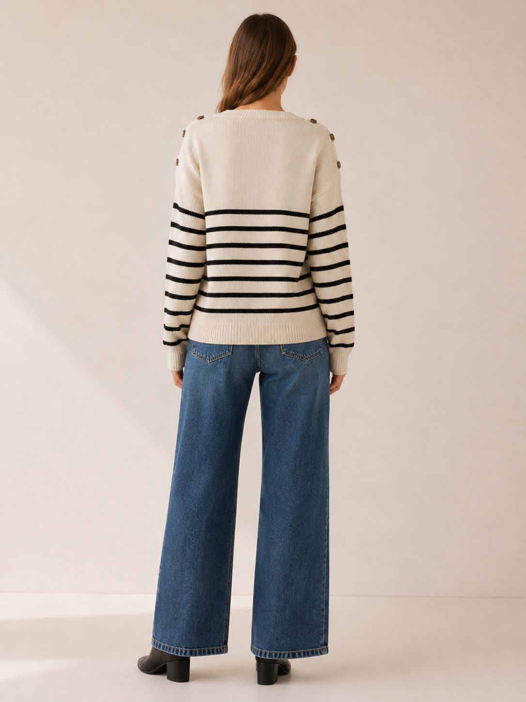 Hedrina | Round Neck Sweater with Striped Design
