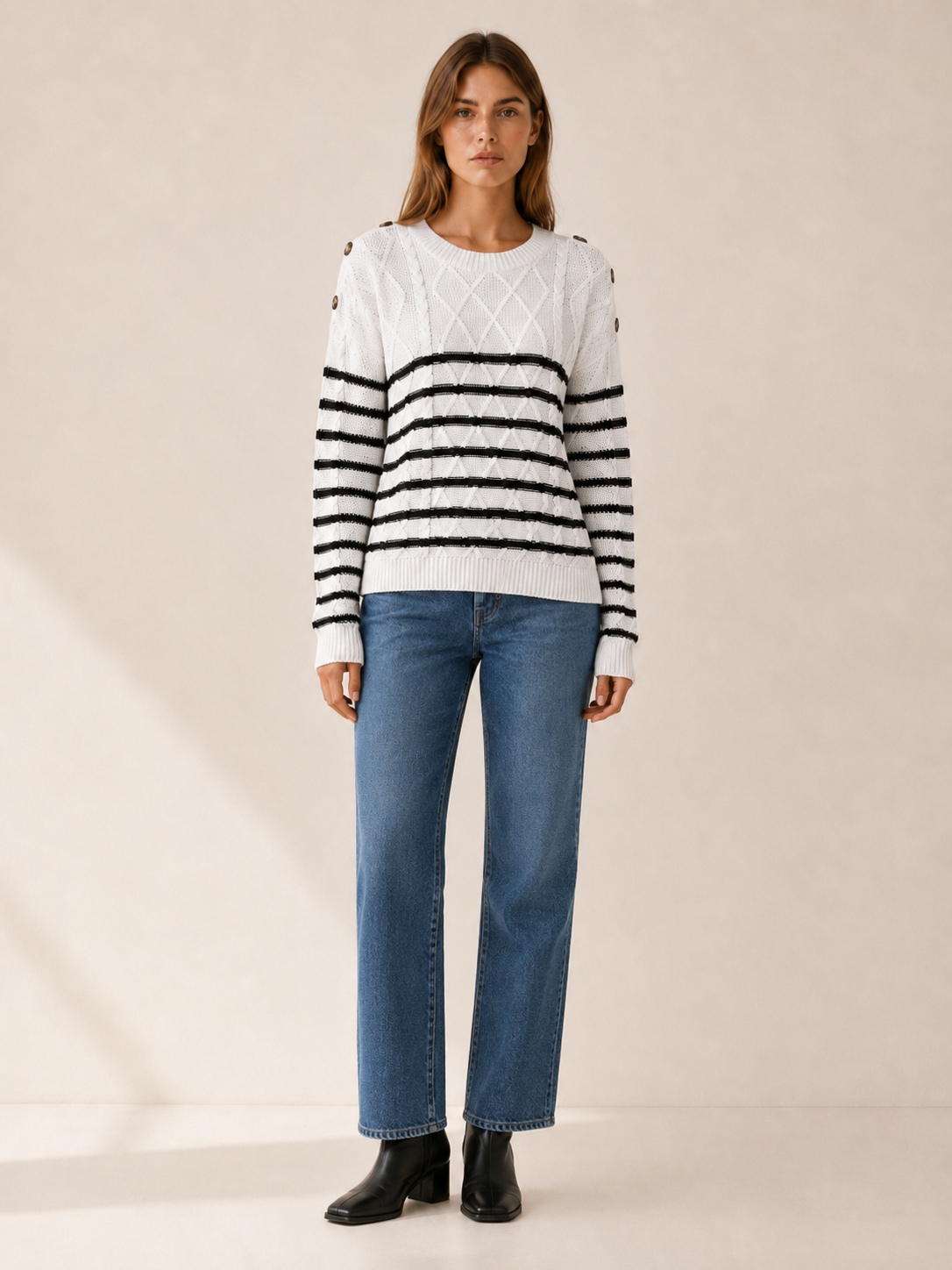 Hedrina | Round Neck Sweater with Striped Design