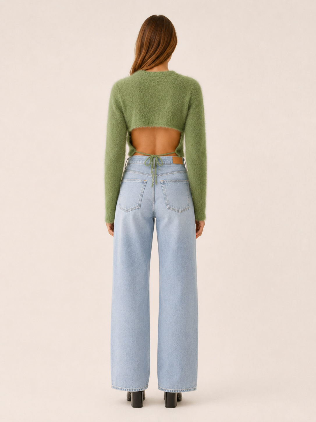 Helena | Cropped Jumper with Open Back and Round Neck