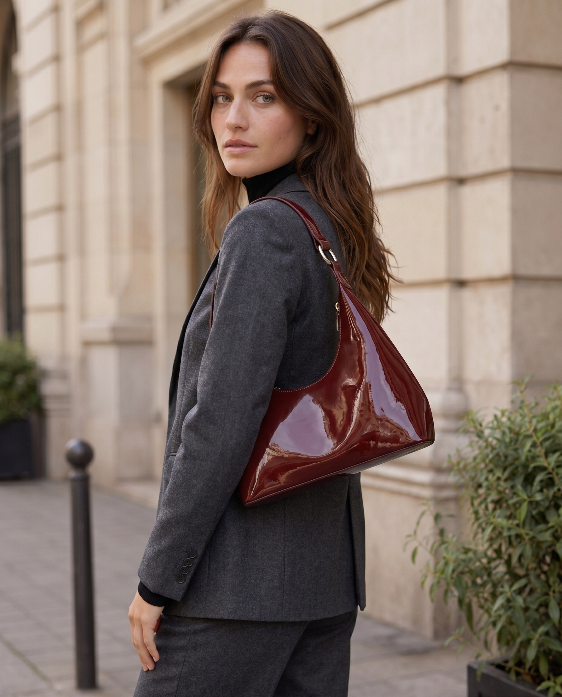 Ida | Patent Shoulder Bag with Curved Shape