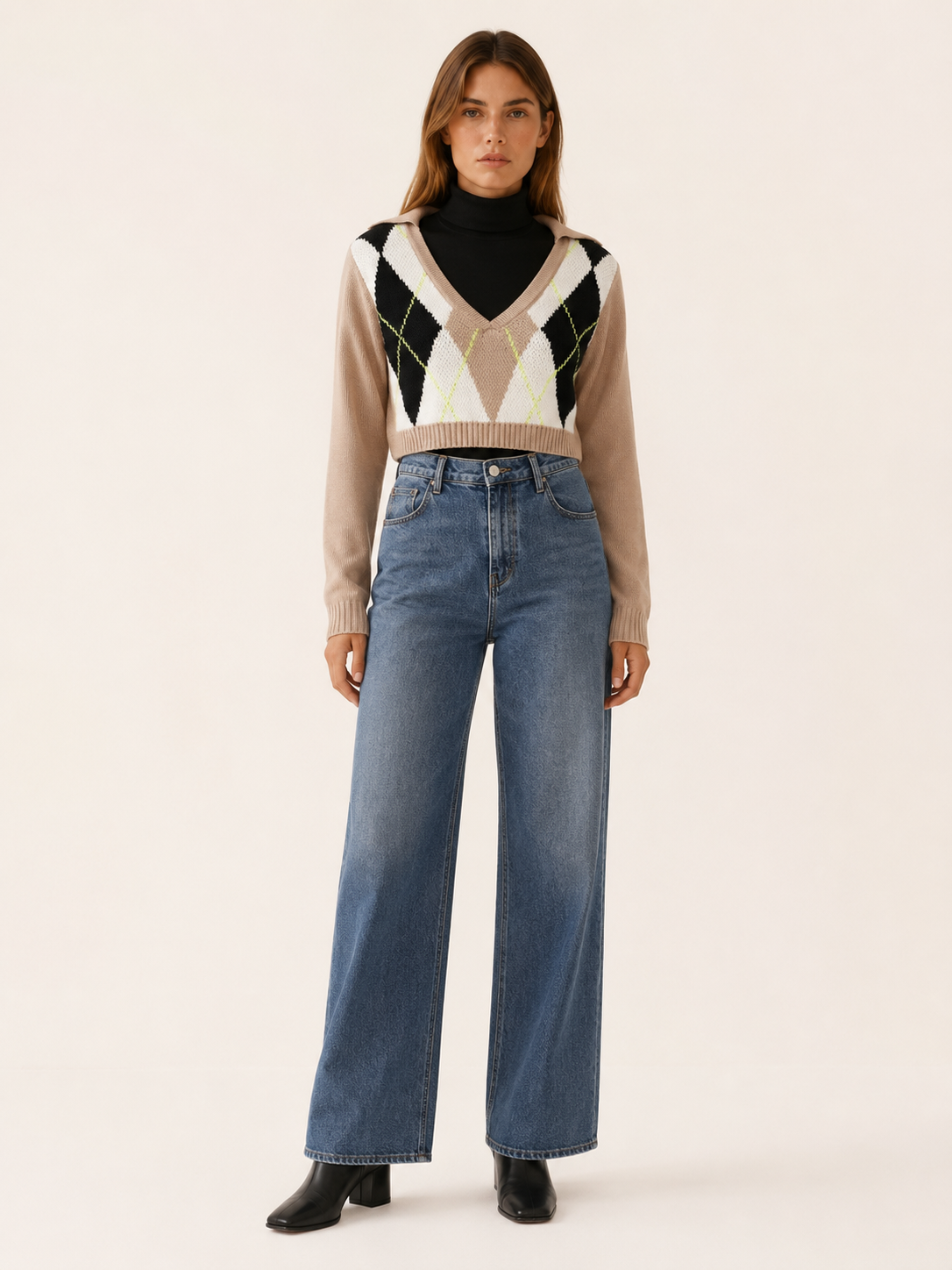 Meravie | Cropped Sweater with Argyle Pattern and V-Neck