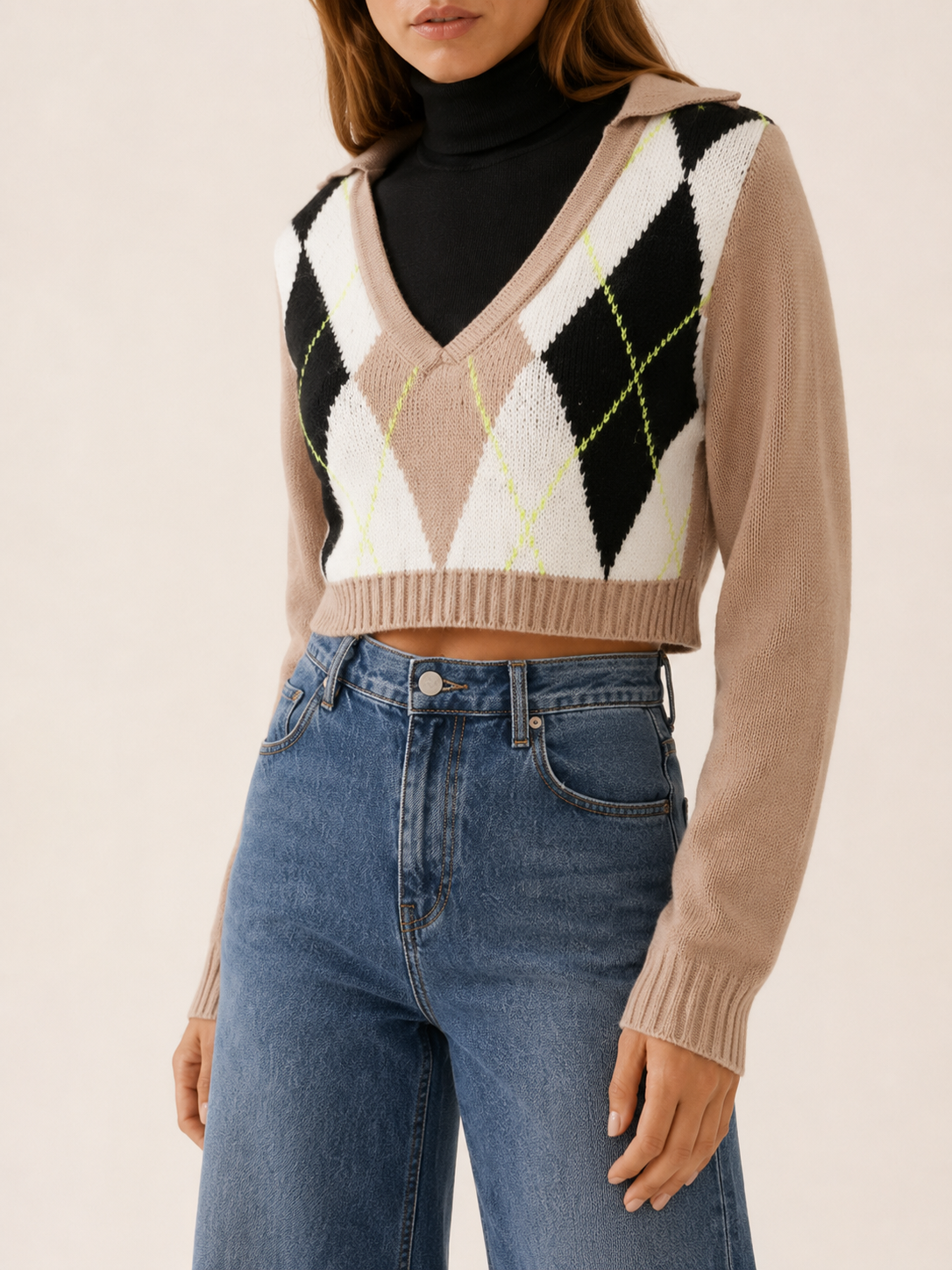 Meravie | Cropped Sweater with Argyle Pattern and V-Neck
