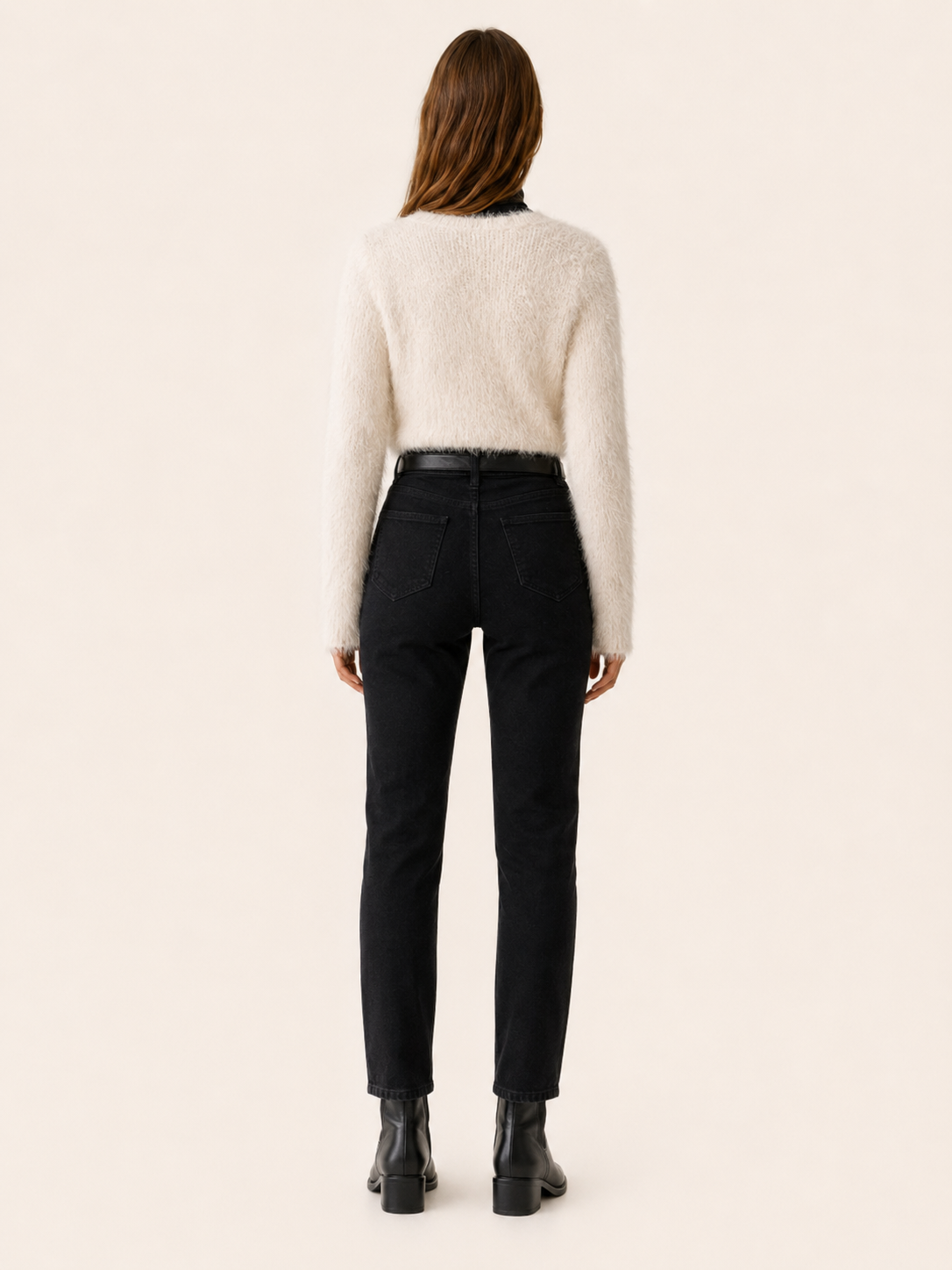 Nolwenn | V-Neck Jumper with Cropped Fit and Long Sleeves