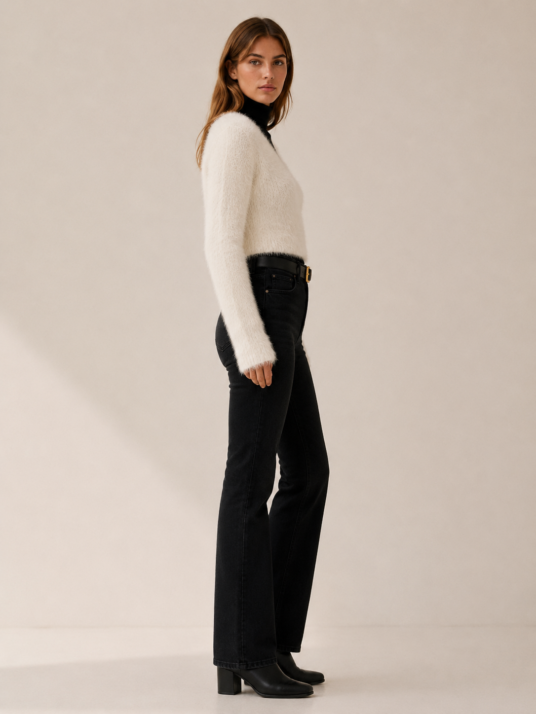 Nolwenn | V-Neck Jumper with Cropped Fit and Long Sleeves