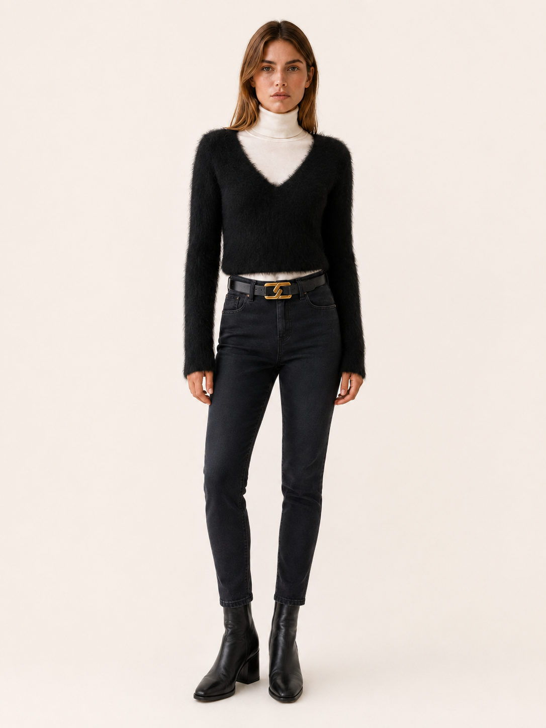 Nolwenn | V-Neck Jumper with Cropped Fit and Long Sleeves