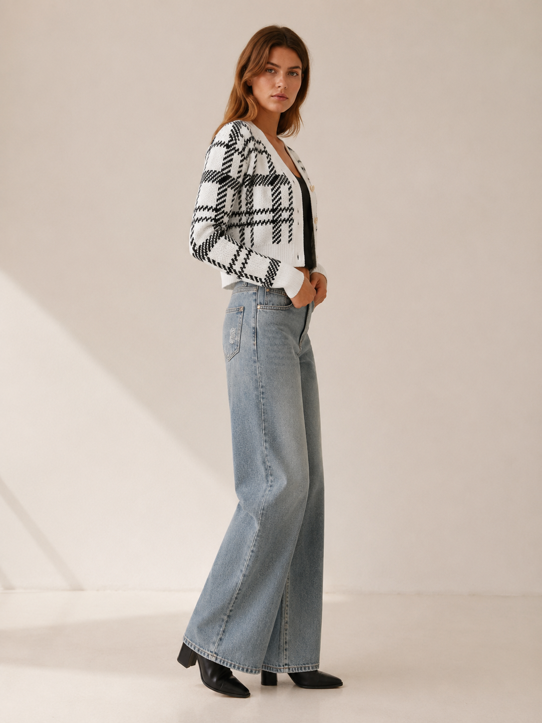 Rovixa | Cropped Cardigan with V Neck Plaid Design