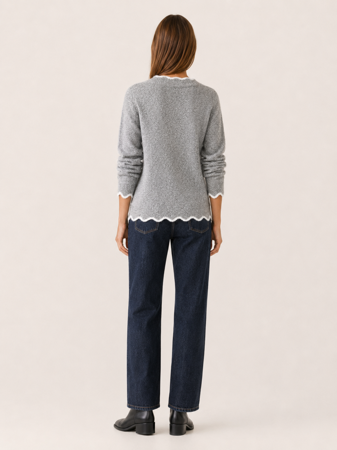 Tanith | V-Neck Jumper with Scalloped Contrast Trim