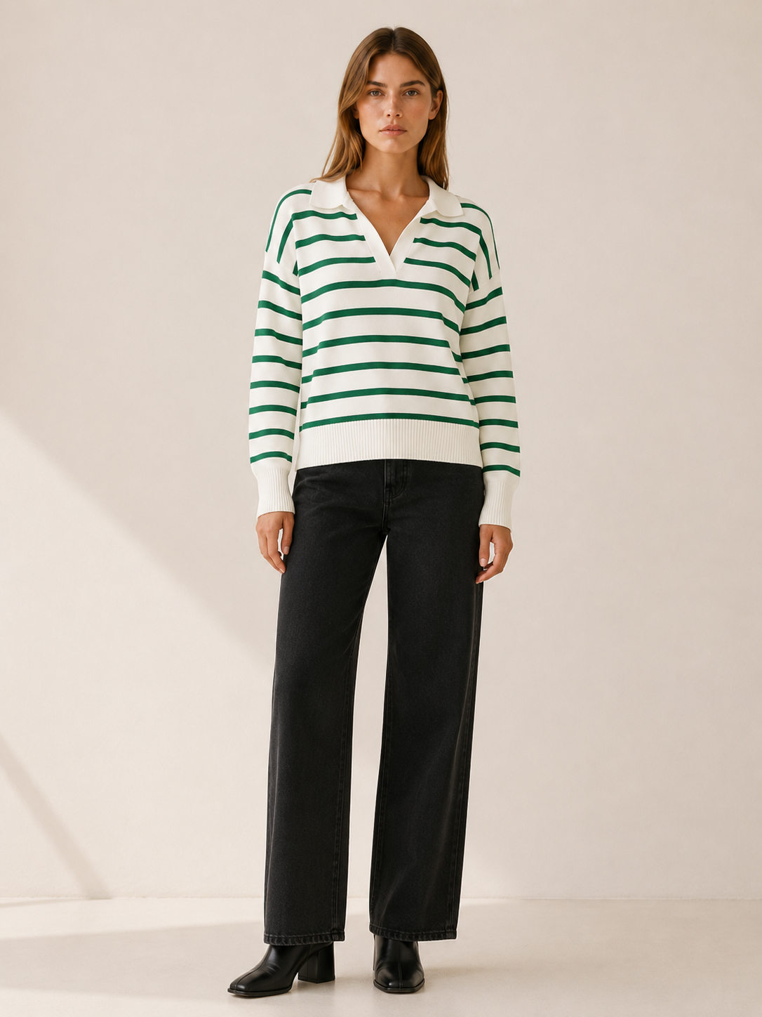 Tavressa | Collared Jumper with V-Neck and Striped Design
