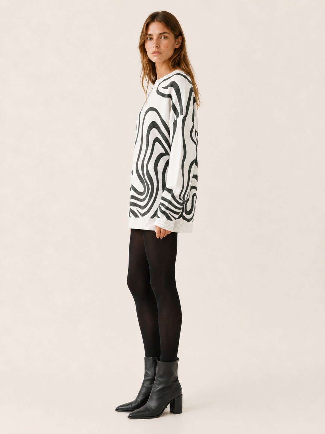 Vandrelle | Oversized Jumper with Wave Pattern