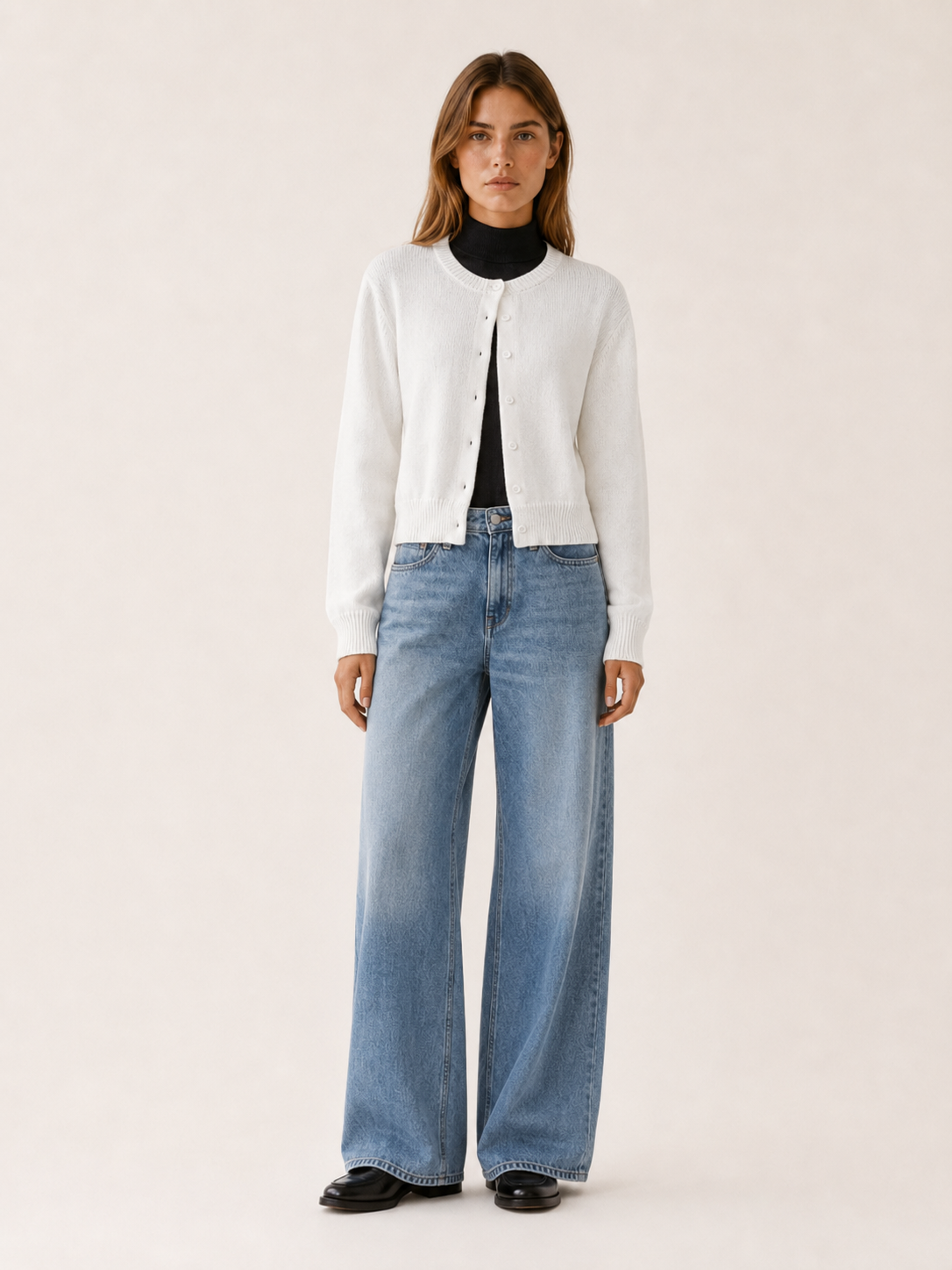 Vaylora | Cropped Cardigan with Round Neck Button Front