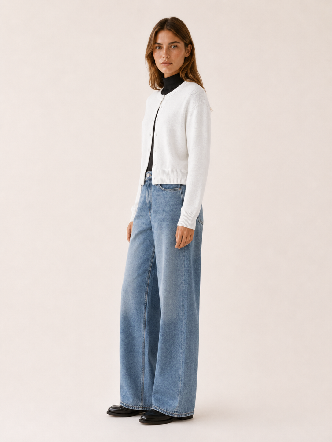 Vaylora | Cropped Cardigan with Round Neck Button Front