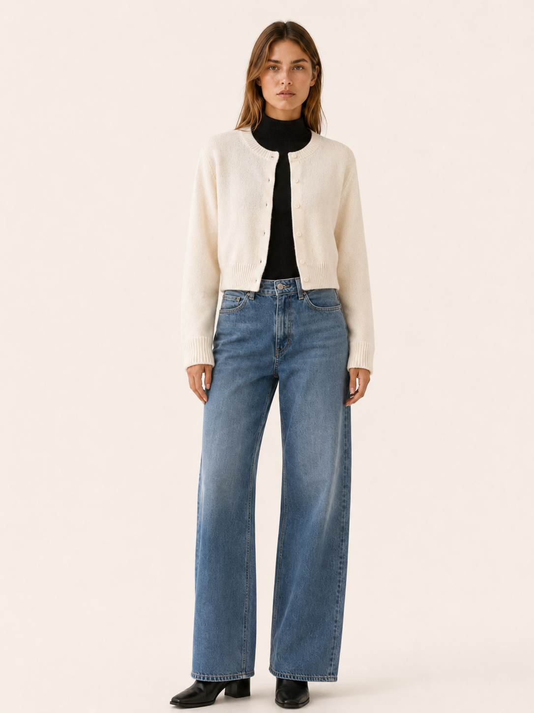 Vaylora | Cropped Cardigan with Round Neck Button Front