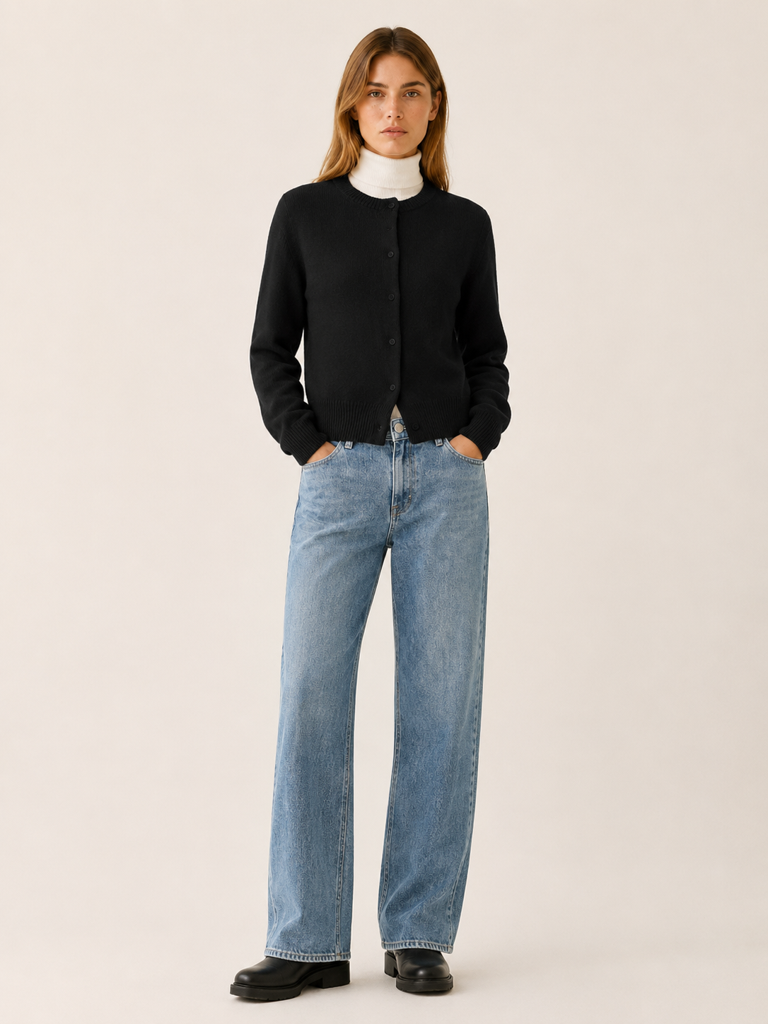 Vaylora | Cropped Cardigan with Round Neck Button Front