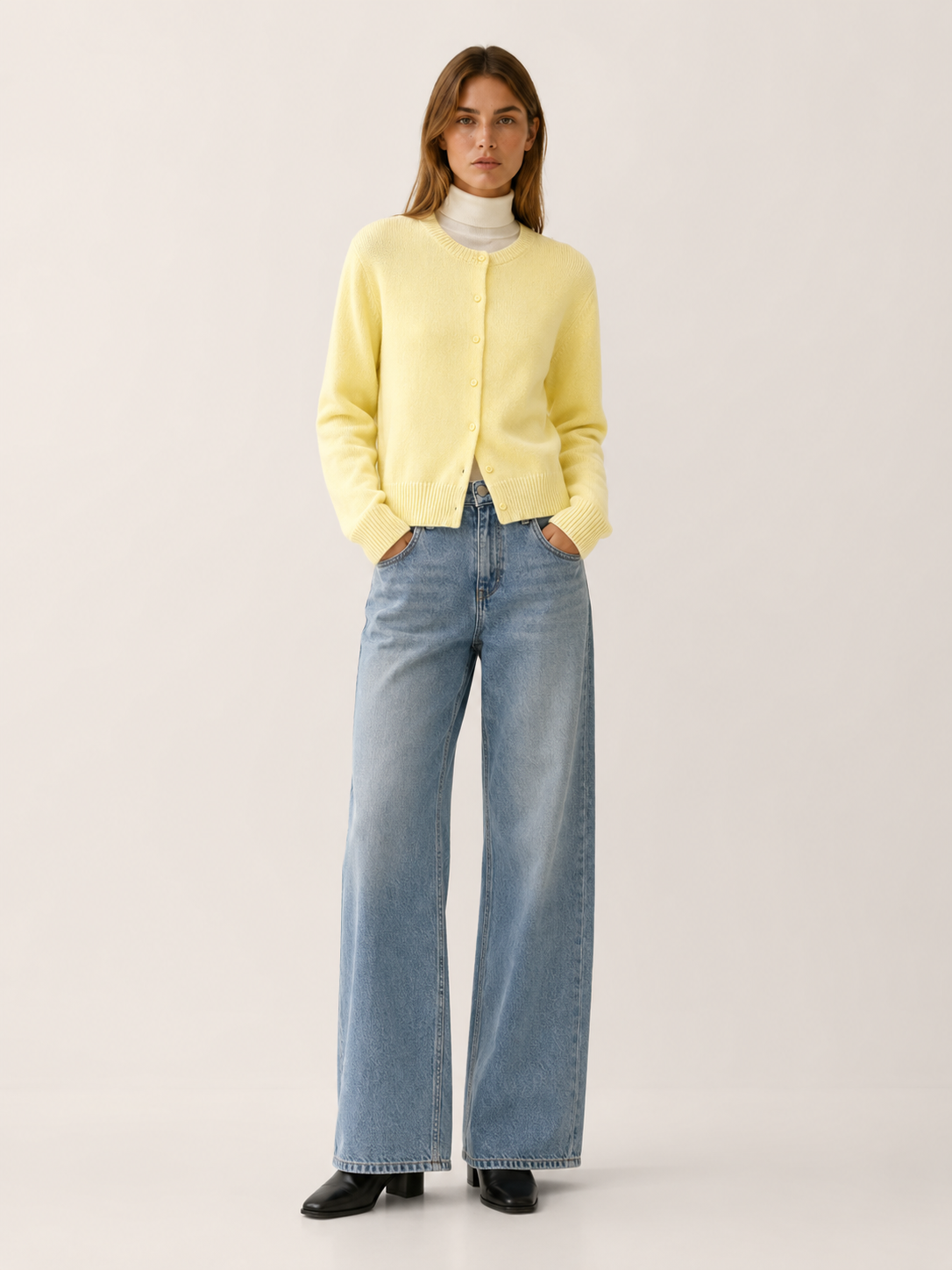 Vaylora | Cropped Cardigan with Round Neck Button Front