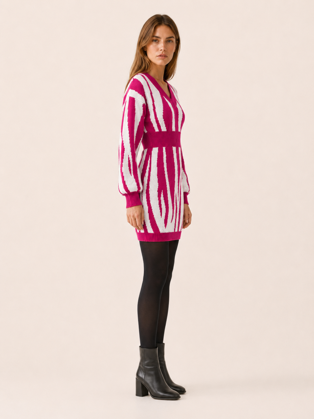 Vianne | Jumper Dress with Animal Print and V-Neck