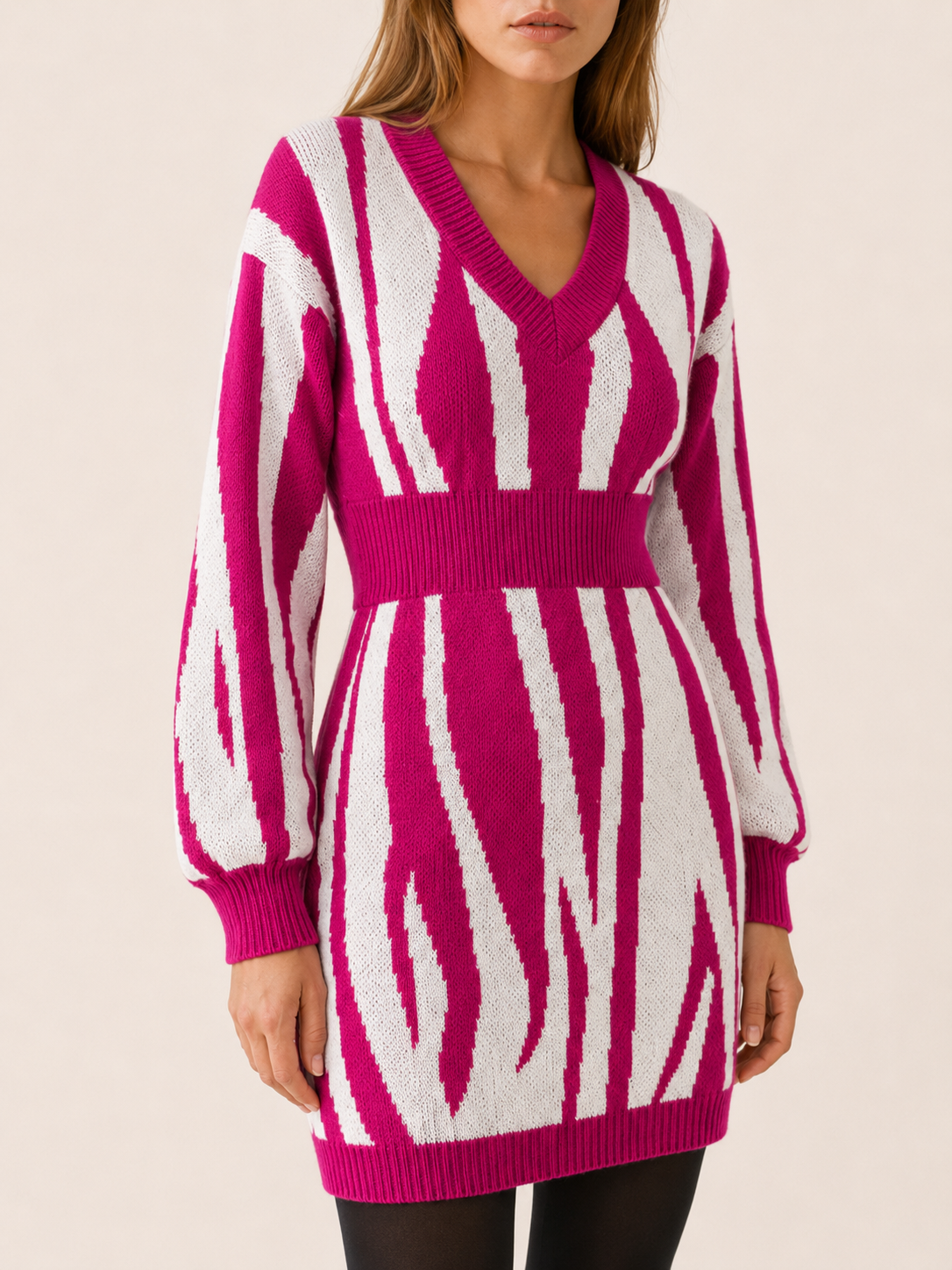 Vianne | Jumper Dress with Animal Print and V-Neck
